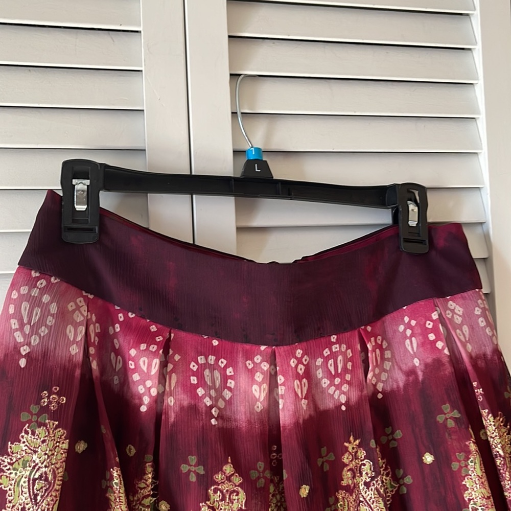 K Petite Burgundy/Green Sparkly Gold Lined Skirt - Picture 3 of 7